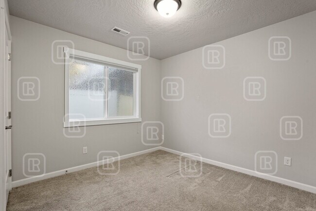 Building Photo - 17014 E Knox Ln