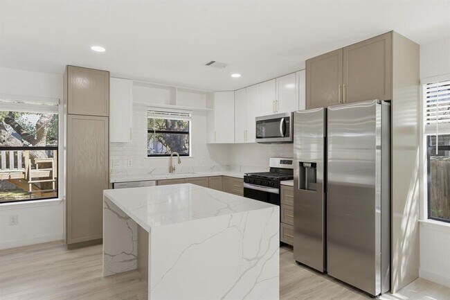 Building Photo - 1707 Yucca Ln