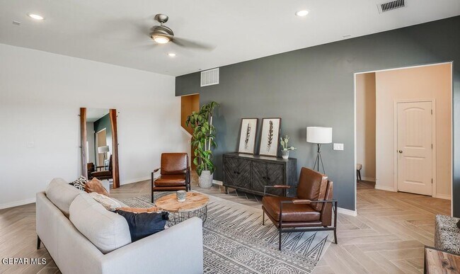 Building Photo - 14604 Pebble Hills Blvd