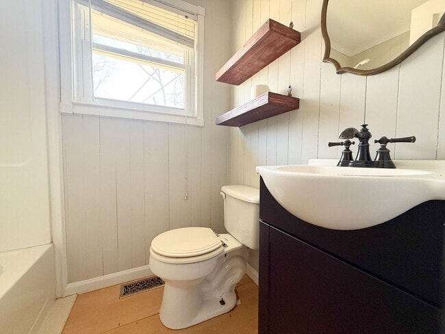 Building Photo - 3-Bedroom Single-Family Home Near TTU with Hardwood Floors and Carport