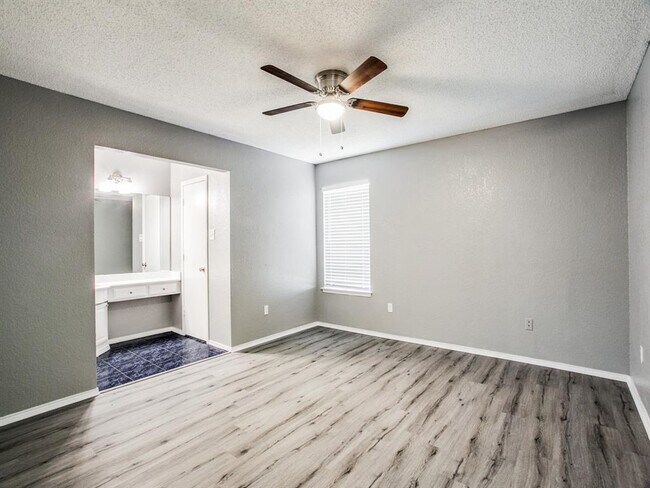 Building Photo - 6607 W Lynn Creek Dr