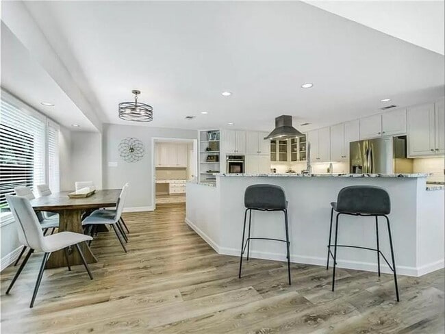 Building Photo - 1100 St Williams Ave