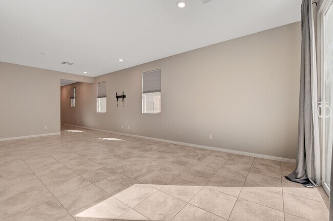 Building Photo - Gorgeous 4 Bedroom, 2 Story Home in SW/Mou...