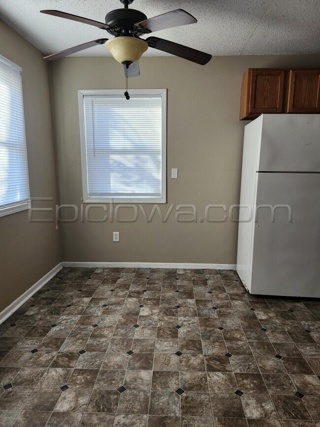 Building Photo - 1205 O Ave Pl NE
