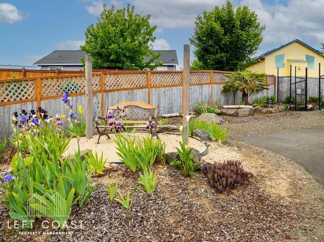 Building Photo - 5371 NE Wave Ln