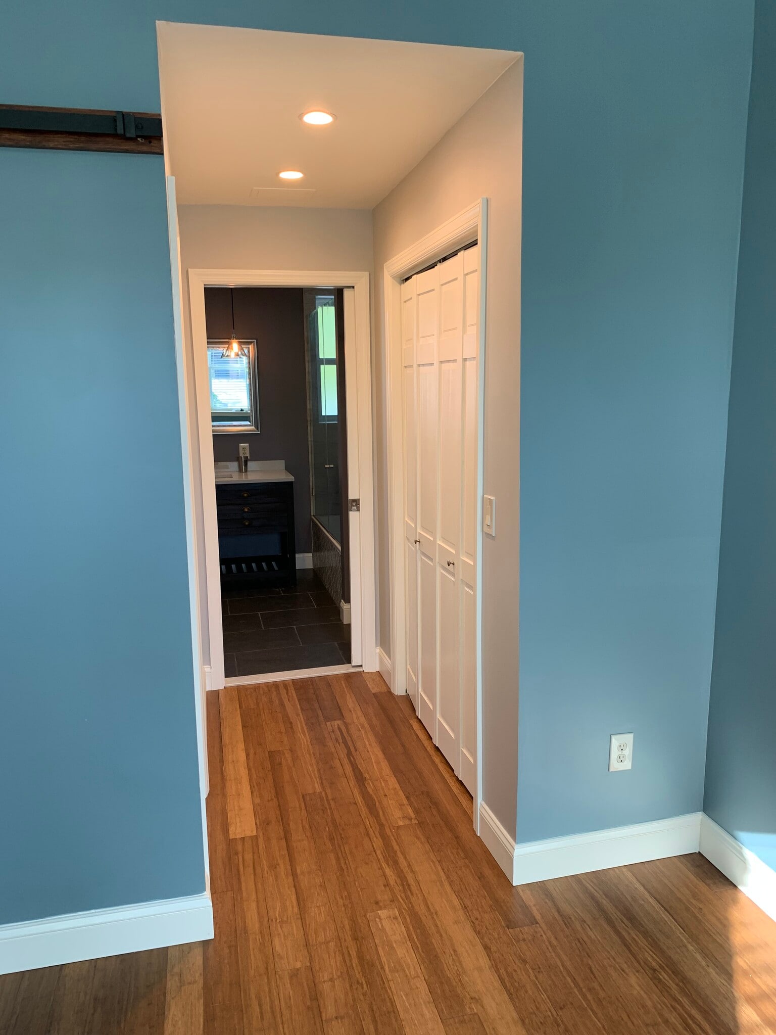 Primary bedroom en suite. - 2241 12th Plz NW