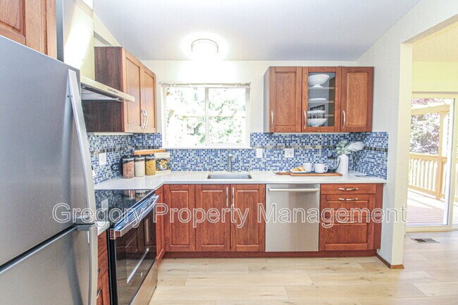 Building Photo - 16102 NE 107th Ct