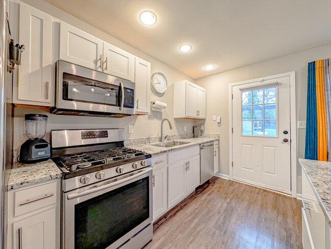 Building Photo - 8616 Hickory Ave