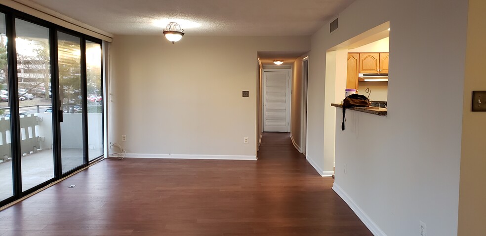 Living room - 6301 Stevenson Ave