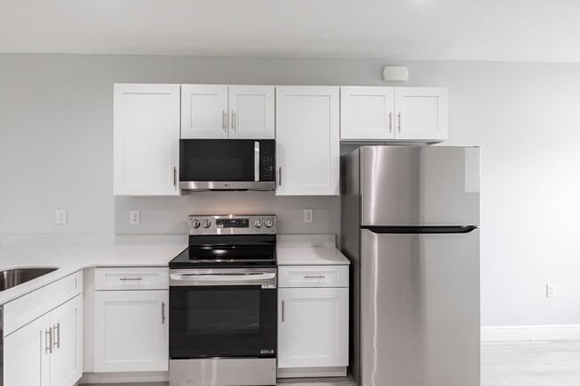 Building Photo - BRAND NEW Construction, 3 bed / 2 bath Rent-Ready Home in Port Charlotte!