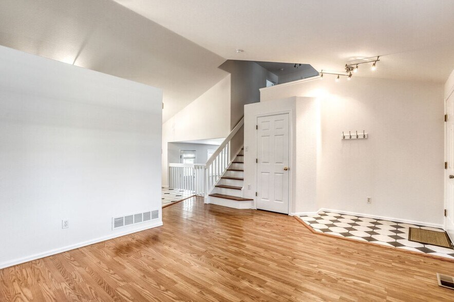 Building Photo - 1633 Deerwood Dr