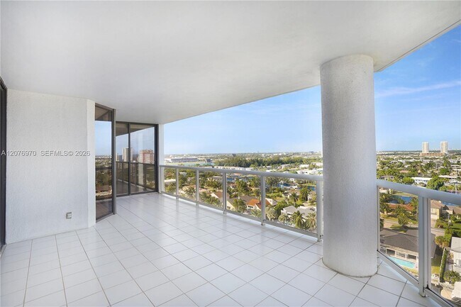 Building Photo - 3600 Yacht Club Dr
