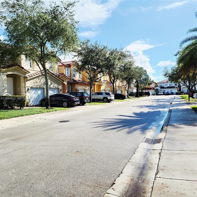 Building Photo - 10955 NW 87th Ln