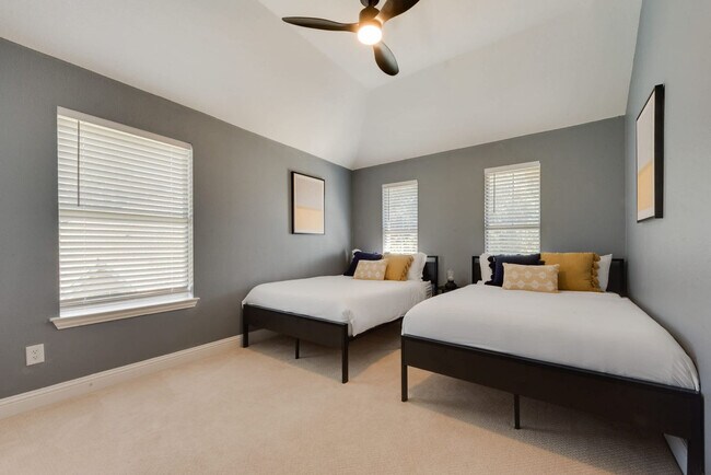 Building Photo - 5795 Brighton Ct