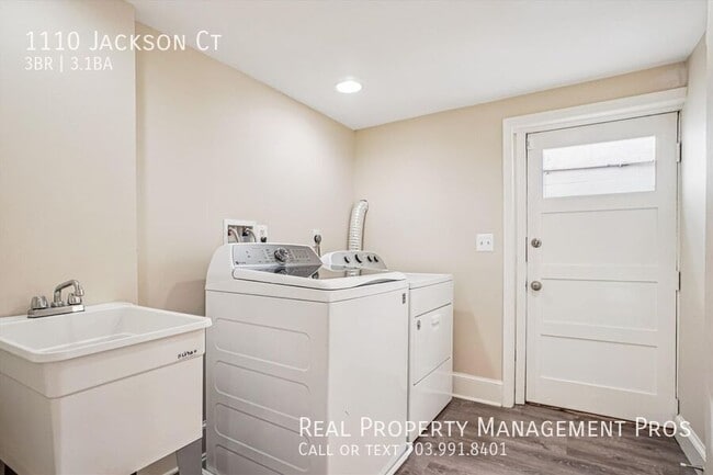 Building Photo - 1110 Jackson Ct