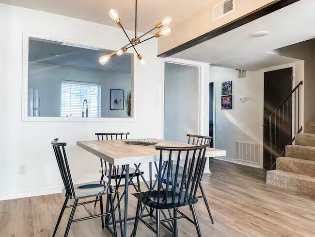 Building Photo - 253 E Stephenson St