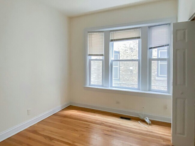 Building Photo - 3818.1 N Sheffield Ave