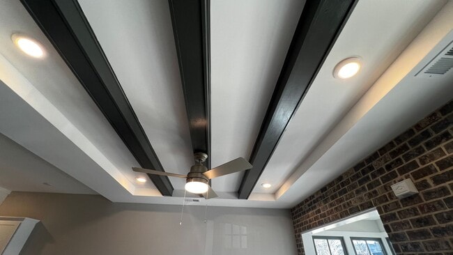 Building Photo - Spain Park Schools 3 Bedroom / 3 Bath Townhouse