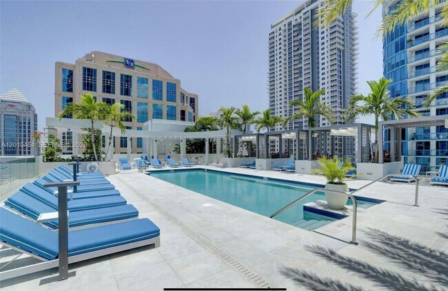 Building Photo - 100 E Las Olas Blvd