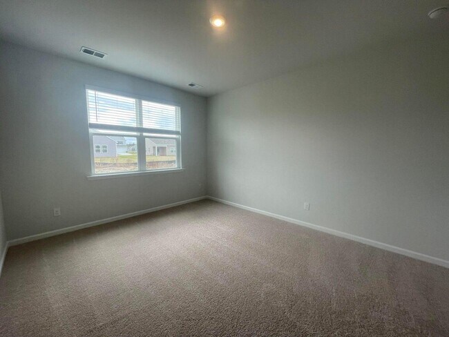 Building Photo - 206 Oakwood Blvd