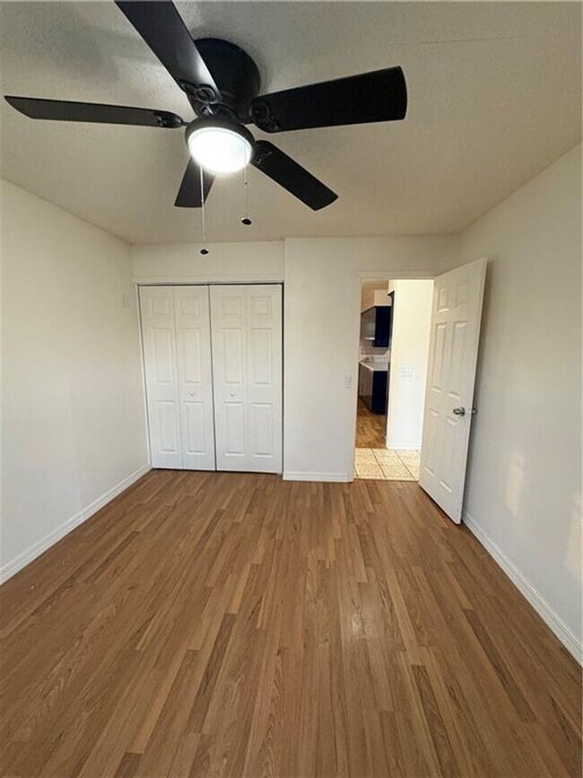 Building Photo - Spacious 4 bedroom, 2.5  bath house near B...