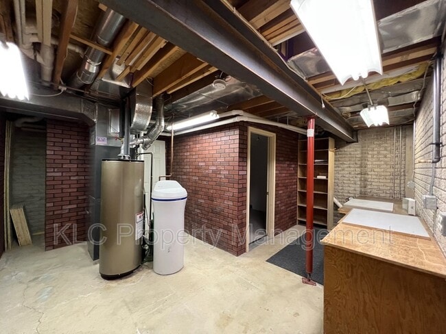 Building Photo - 15177 Hawthorn Dr