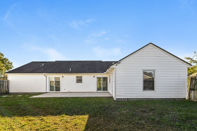 Building Photo - 2493 Bluffton Dr