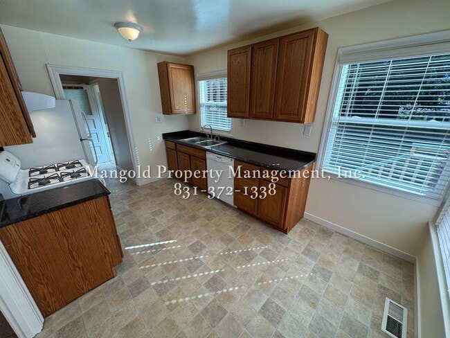 Building Photo - Charming 1-Bed 1-Bath Home with Bonus Room...