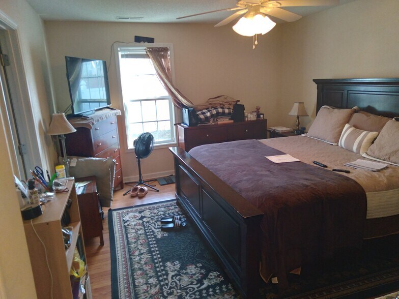 Main Bedroom - 109 Smith St