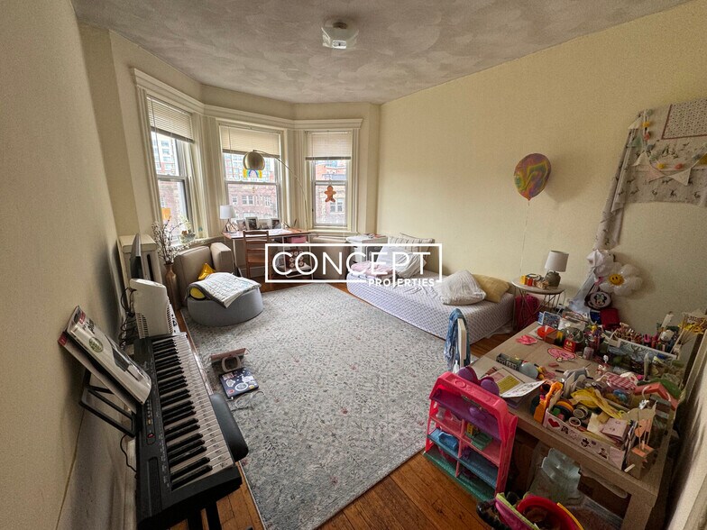 Building Photo - 124 Peterborough St