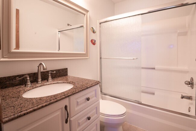 Building Photo - PERFECT FURNISHED RENTAL FOR A WINTER AT T...
