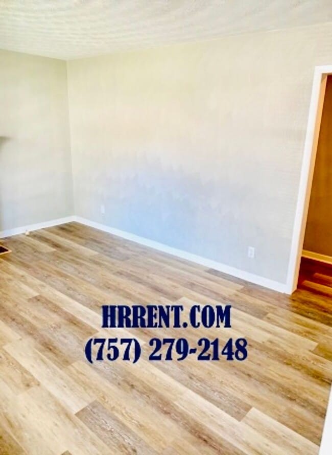 Building Photo - Beautiful 3 Bedroom 1.5 Bath Brick Home lo...