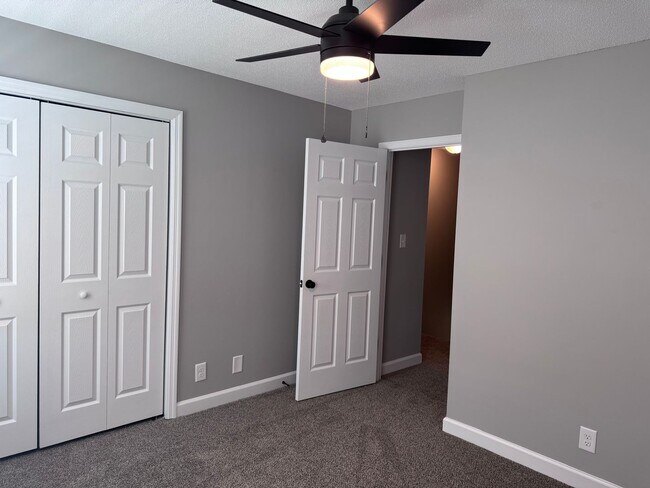 Building Photo - 130 Shady Maple Dr