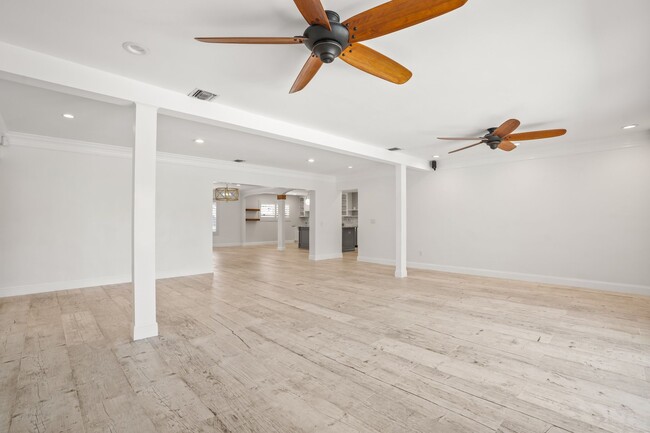 Building Photo - 4215 Roosevelt St