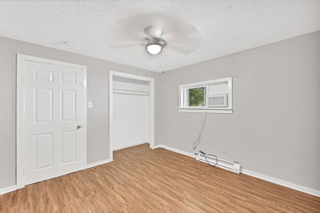 Building Photo - Newley remodeled 2 bedroom