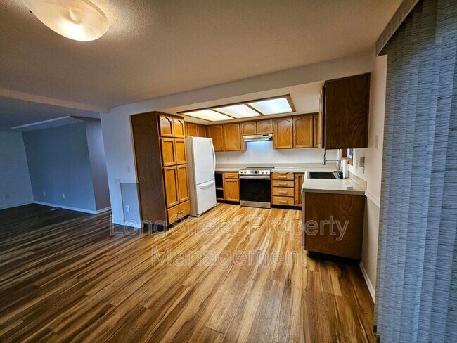 Building Photo - 5030 NE Roselawn St