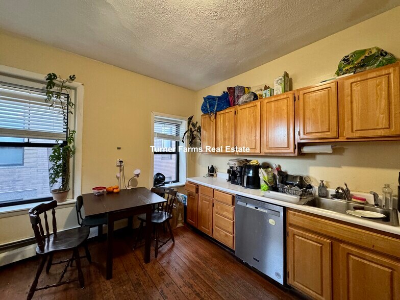 Building Photo - 1516 Tremont St