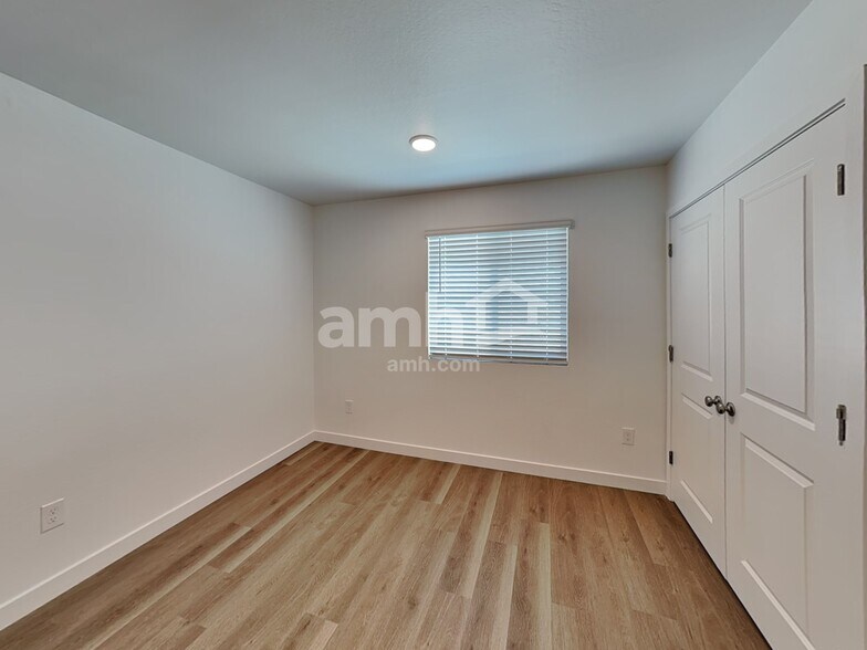 Building Photo - 9752 W Parkway Dr