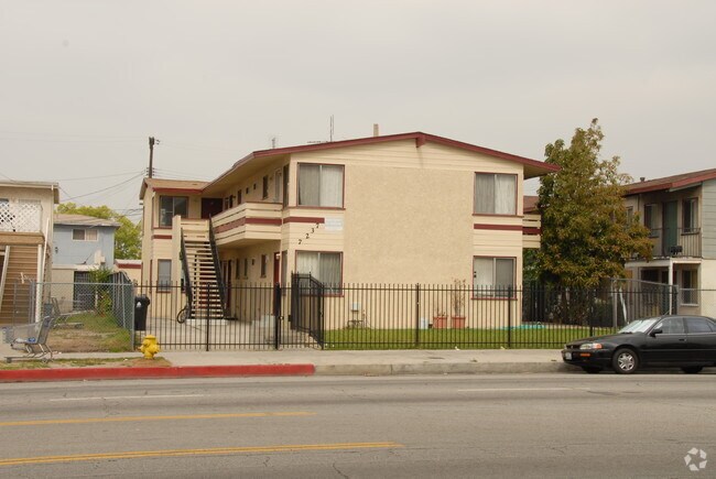 Building Photo - 7237 Vineland Ave