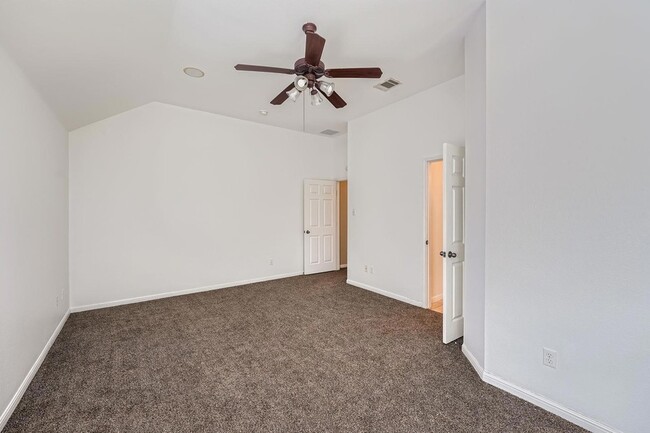 Building Photo - 1402 Weatherford Dr