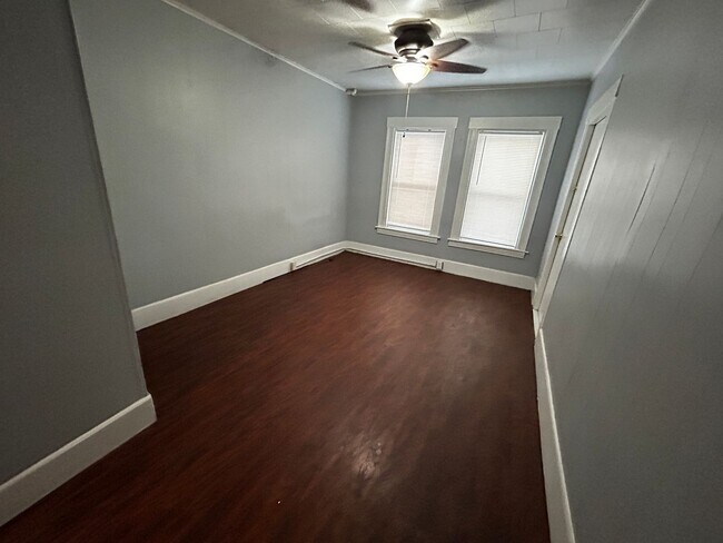 Building Photo - MOVE IN READY! $1400 - Studio / 1 Bath Apartment in Downtown Manchester with All Utilities Included