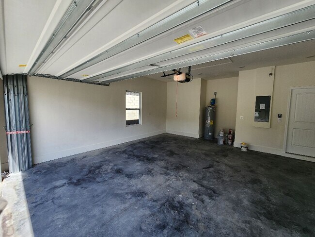 Building Photo - Lovely 4 Bedroom Home at Oak Leaf Preserve