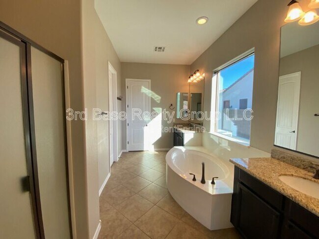 Building Photo - 20841 W Eastview Way