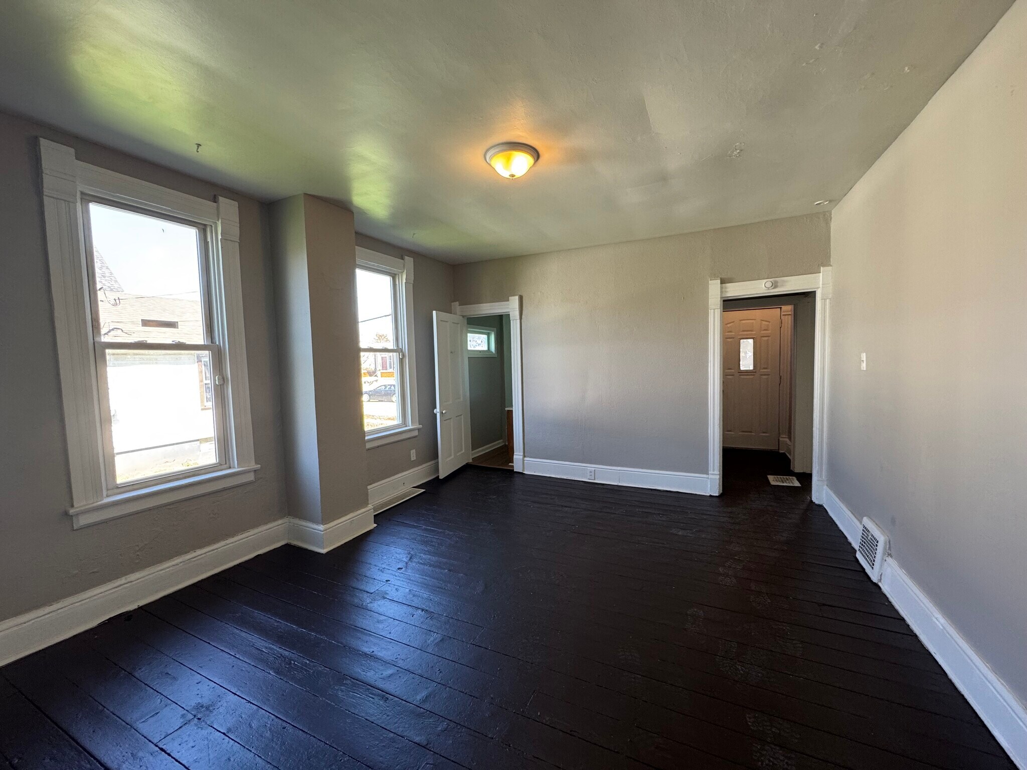 Building Photo - 713 Garfield Ave SW