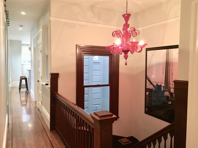 Building Photo - Welcome to North Beach! Premier 1 bed/ 2 B...