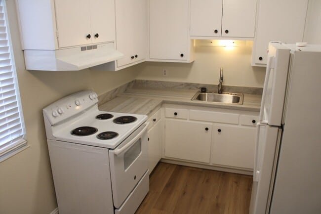 Building Photo - 5234 Sacramento Ave