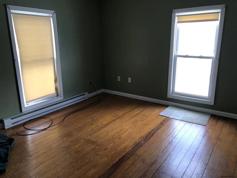 Building Photo - 17 Potter Ave