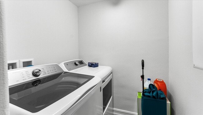 Building Photo - 1825 Riverside Dr