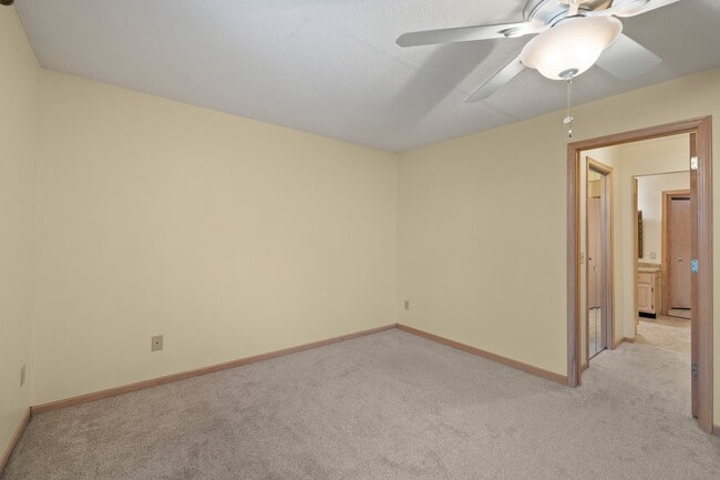 Building Photo - Riva Ridge