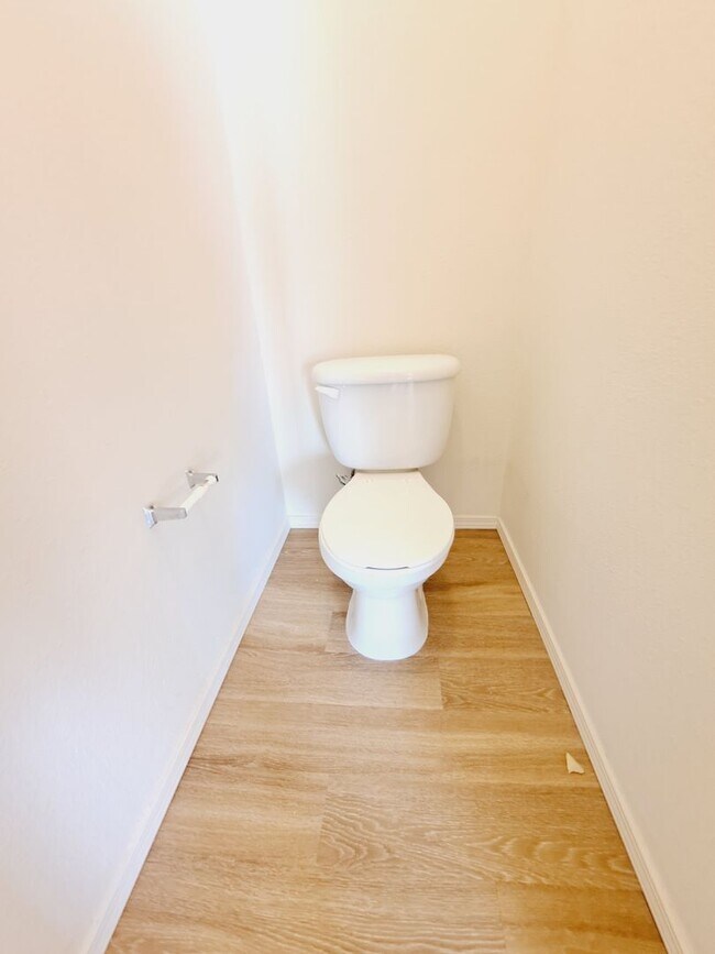 Building Photo - Cute 3 bed 2 bath home